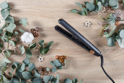 Rowenta Optiliss Hair Straightener, Ceramic Coating, 11 Temperatures up to  230°C, Smoothing Performance, Heats in 30 Seconds Lock System SF3210F0